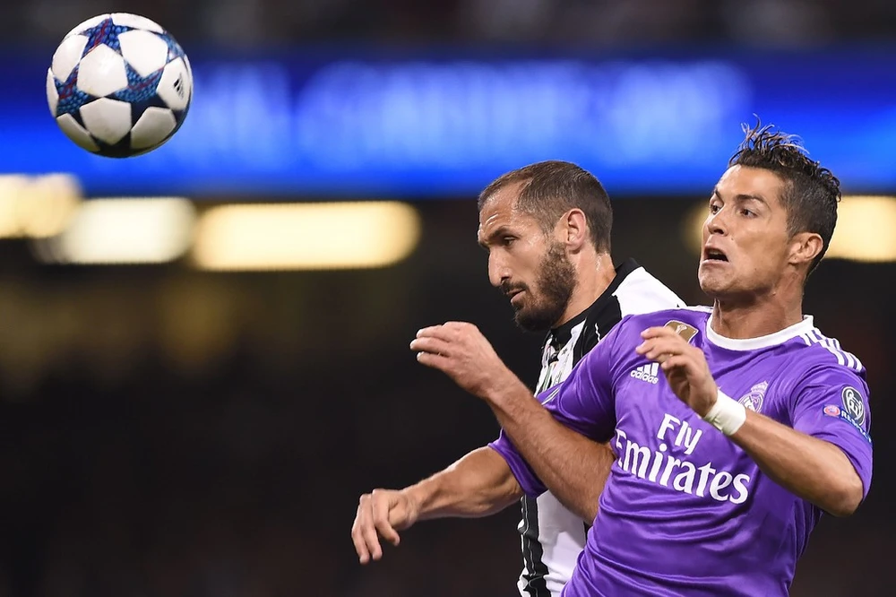 Cristiano Ronaldo (phải, Real Madrid) sẽ gặp lại Giorgio Chiellini (Juventus)