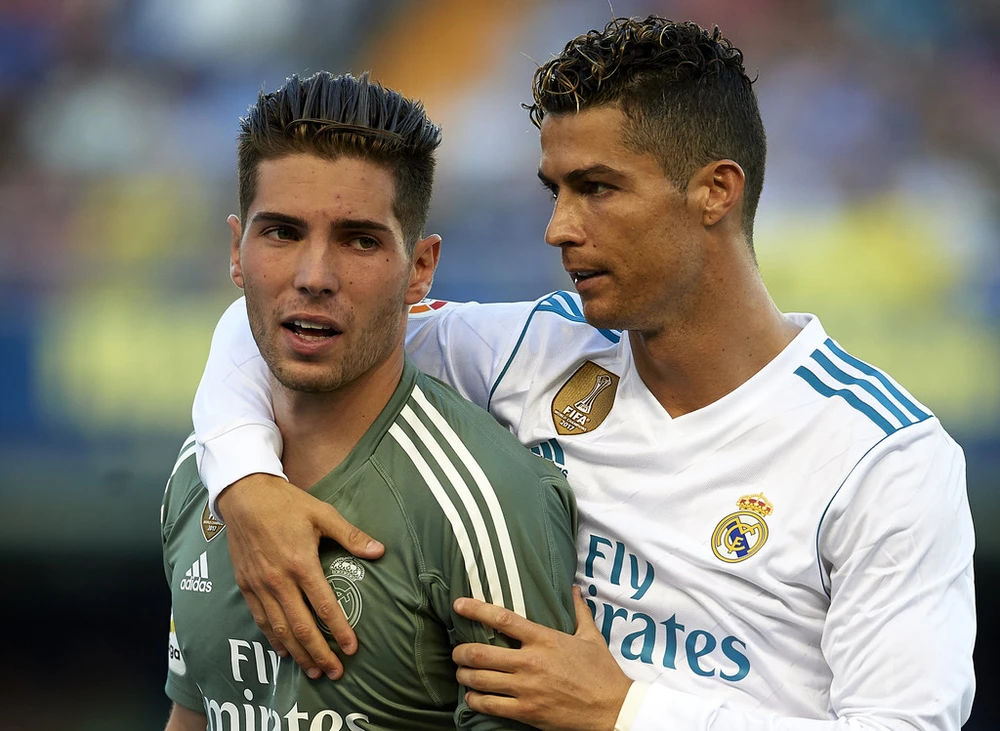 Cristiano Ronaldo và con trai Zidane trong ngày ra mắt 