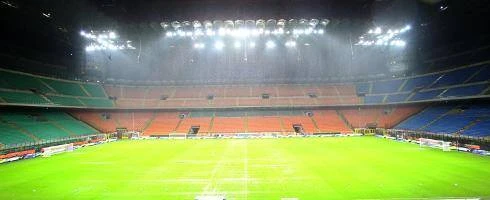 Bóng đá Italia ứng phó mùa dịch Covid-19: Chơi trên sân không khán giả