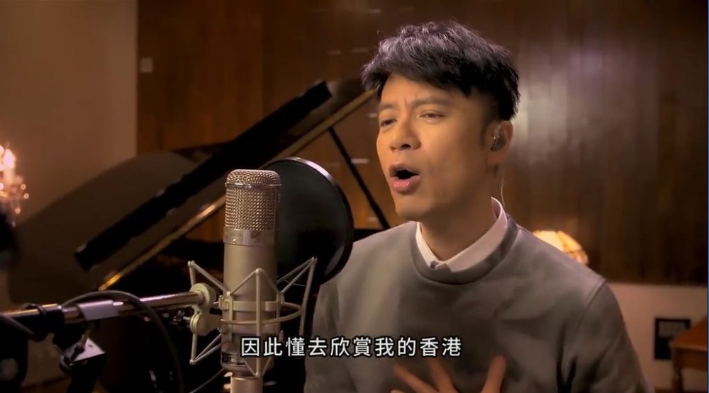 李克勤在錄製《香港‧我家》歌曲。