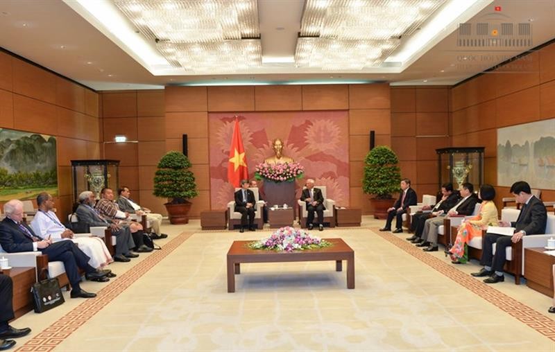 國會副主席汪朱琉在國會辦公廳會見國際合作社聯盟主席李春生。（圖片來源：互聯網）
