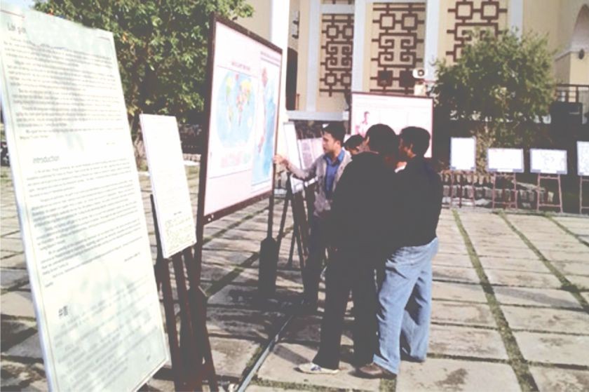 “越南黃沙與長沙-若干歷史與法理憑據”地圖資料展在廣南省會安市清化圖書館開幕。