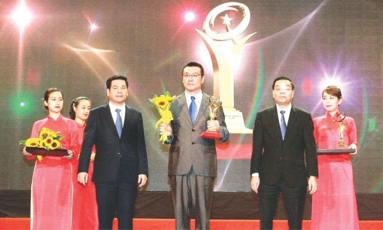 徐敬堯副總經理代表公司領獎。