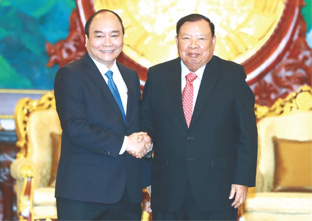 阮春福總理會見老撾國家主席本揚‧沃拉吉。