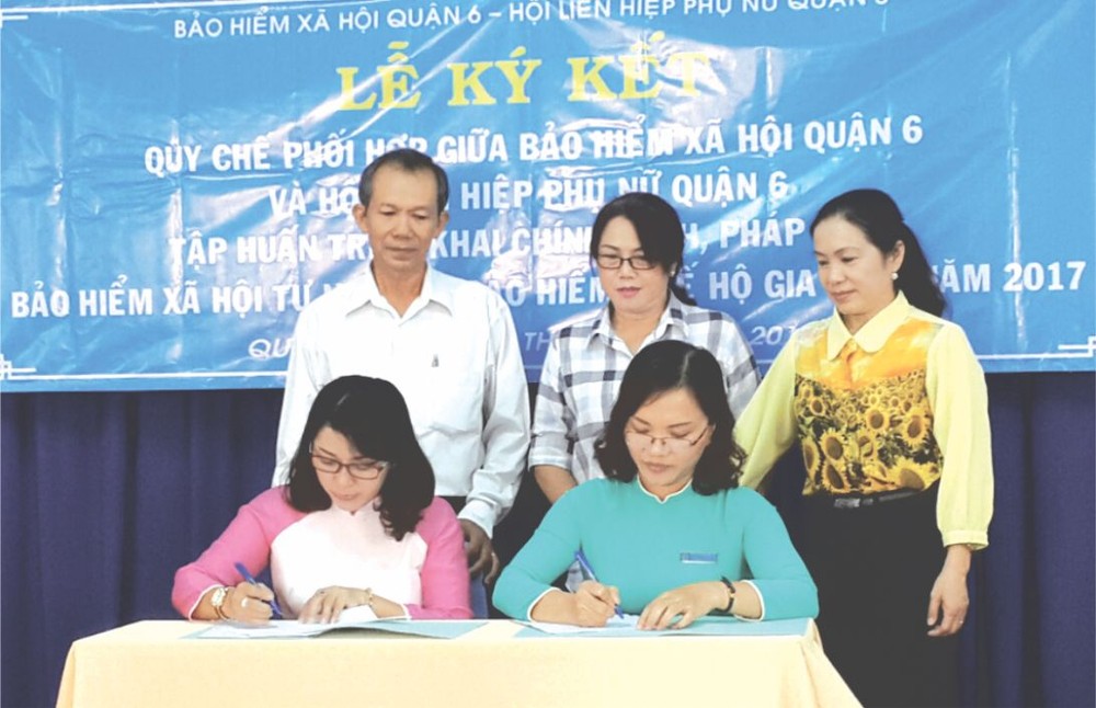 第六郡婦女會主席梁清竹（左）與郡社保單位簽署合作備忘錄。（圖源：互聯網）