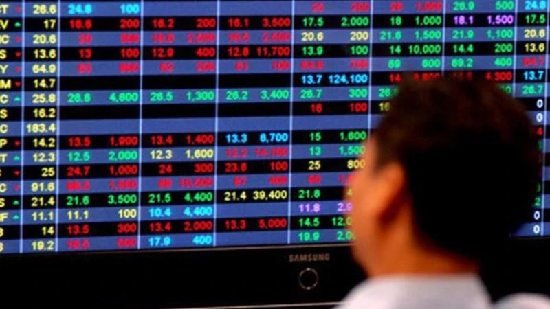 Nhà đầu tư bán mạnh Big 3, VN Index bị 'vạ lây'