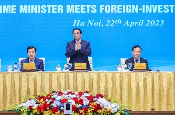 Thủ tướng Phạm Minh Chính chủ trì hội nghị gặp gỡ các nhà đầu tư nước ngoài. Ảnh: VIẾT CHUNG