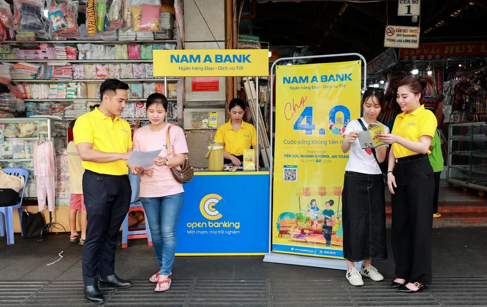 Nam A Bank triển khai chương trình “Chợ 4.0 – Cuộc sống không tiền mặt” phủ sóng tại các chợ trên địa bàn TPHCM