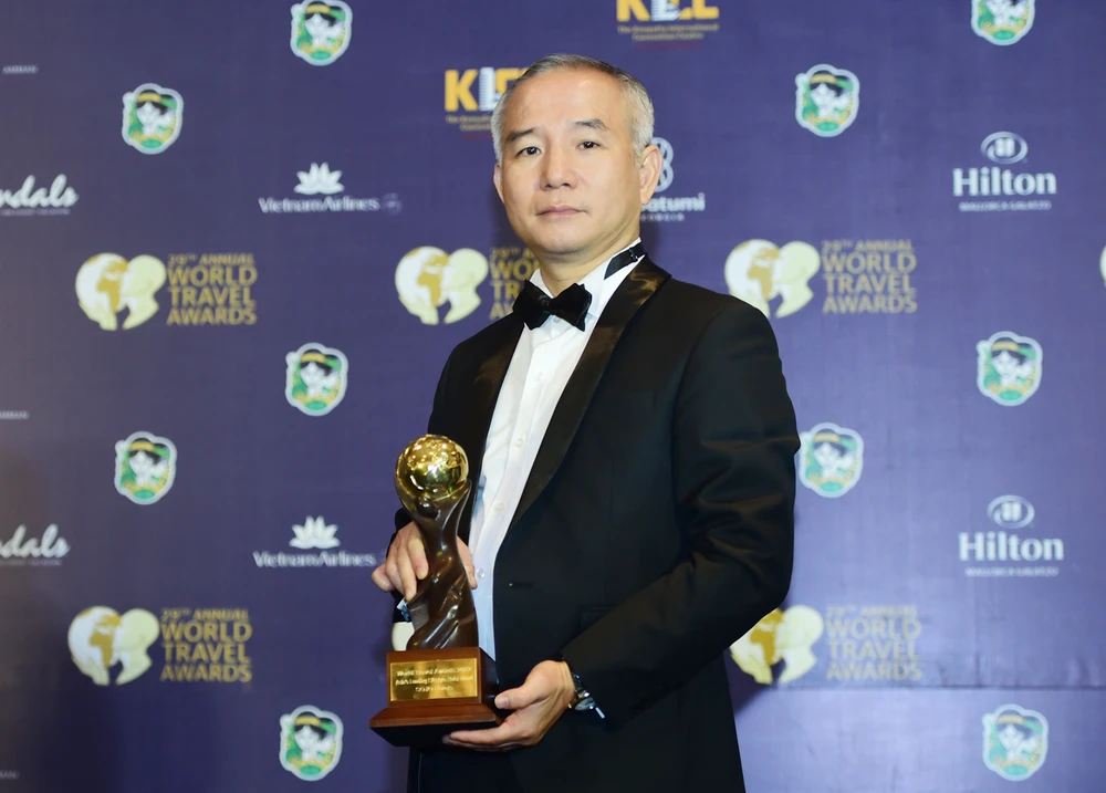 Ông Nguyễn Bá Luân – Tổng Giám đốc TNH Hotels &amp; Resorts tại Lễ trao giải WTA 2022