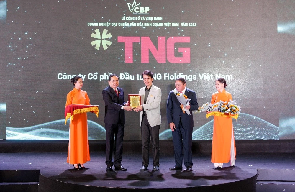 TNG Holdings Vietnam được vinh danh “Doanh nghiệp đạt chuẩn văn hóa Việt Nam” năm 2022.