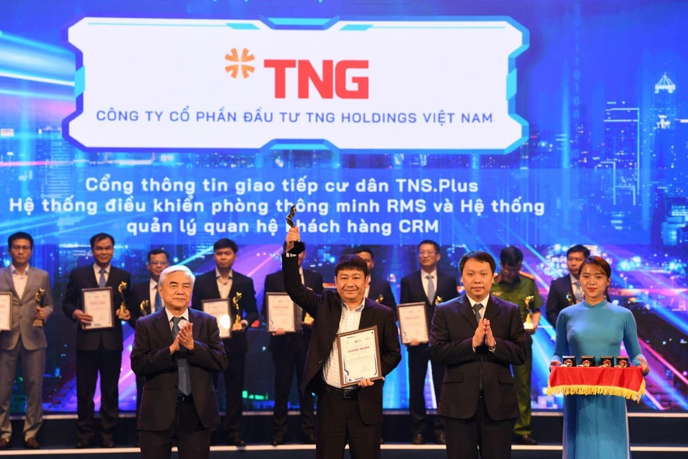 TNG Holdings Vietnam được vinh danh “Doanh nghiệp chuyển đổi số xuất sắc” năm 2022