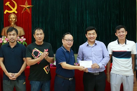 Ông Trần Gia Thái (giữa) vẫn là ứng viên được bầu làm Chủ tịch Liên đoàn bóng bàn Việt Nam tại nhiệm kỳ 6. Ảnh: NGỌC HẢI