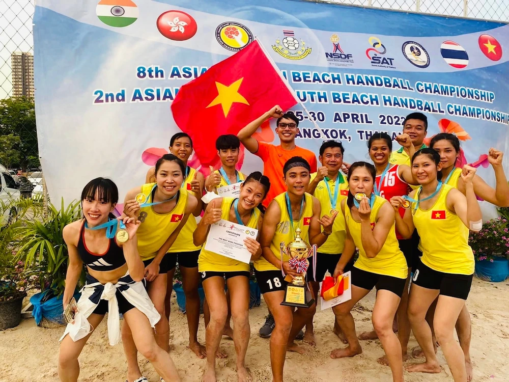 Đội bóng ném bãi biển nữ Việt Nam đã có mặt tại Hy Lạp thi đấu vô địch thế giới 2022. Ảnh: Bóng ném VN