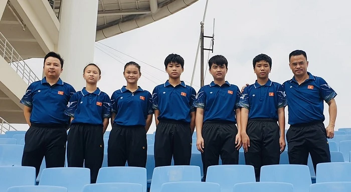 Đội bóng bàn trẻ Việt Nam đã lên đường dự giải tại Hungary. Ảnh: B.X.HÀ
