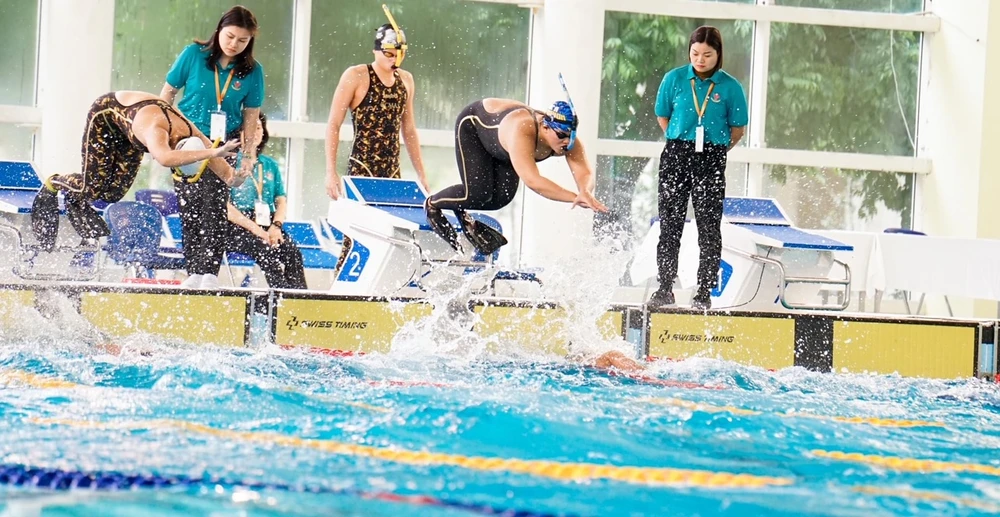 VĐV môn lặn đã thi đấu sôi nổi ngày đầu của Đại hội thể thao toàn quốc 9-2022. Ảnh: HCVfinswimming