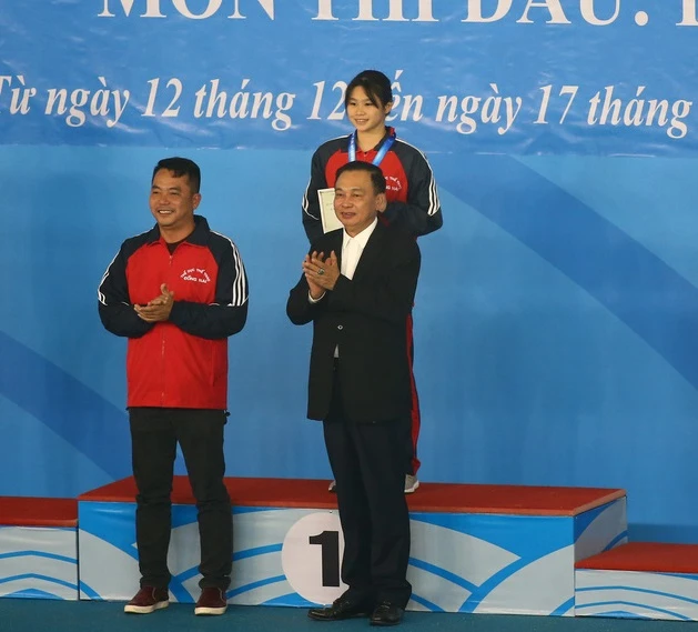 Quỳnh Như từng giành HCV 50m ngửa nữ tại Đại hội thể thao toàn quốc lần 9-2022 vào năm ngoái. Ảnh: LƯỢNG LƯỢNG