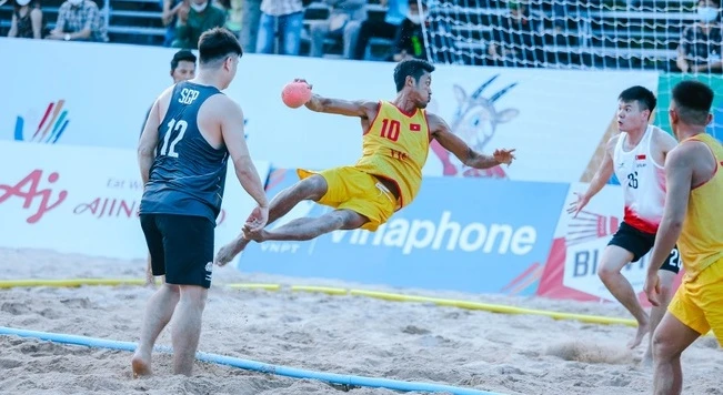 Bóng ném bãi biển Việt Nam đã tới Indonesia thi đấu. Ảnh: MINH MINH