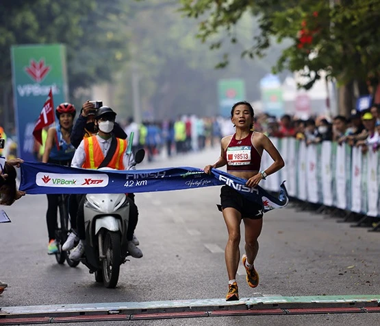 Các VĐV sẽ được cơ hội thi đấu giải marathon quốc tế Hà Nội 2023 vào tháng 10. Ảnh: MINH MINH