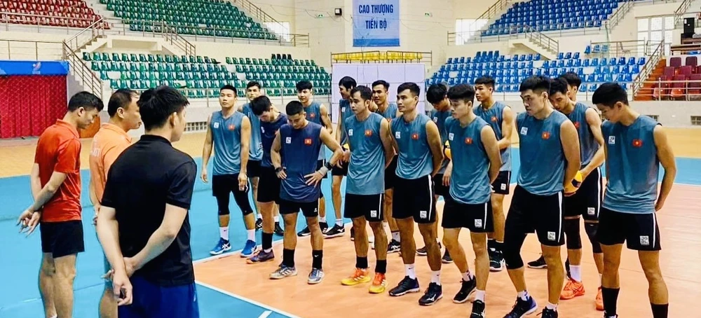 Đội tuyển bóng chuyền nam Việt Nam đã bắt đầu tập luyện tại Ninh Bình. Ảnh: T.THẢO