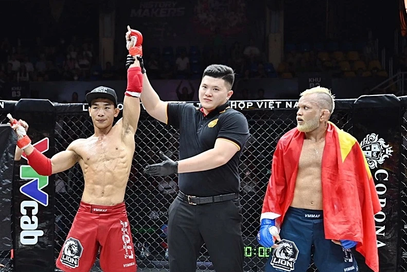 Trận đấu giữ Trần Ngọc Lượng và Robson Oliveria được người hâm mộ MMA Việt Nam rất quan tâm theo dõi. Ảnh: VMMAF