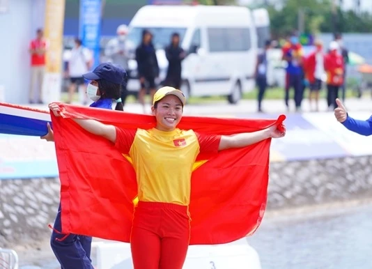 Nguyễn Thị Hương đã có kết quả đáng kể ở SEA Games 31 và SEA Games 32 này dự môn đua thuyền rồng. Ảnh: DŨNG PHƯƠNG