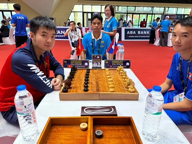 Kỳ thủ Quang Trung của đội cờ Ouk Chaktrang Việt Nam đã lọt vào bán kết nội dung cá nhân. Ảnh: DŨNG PHƯƠNG