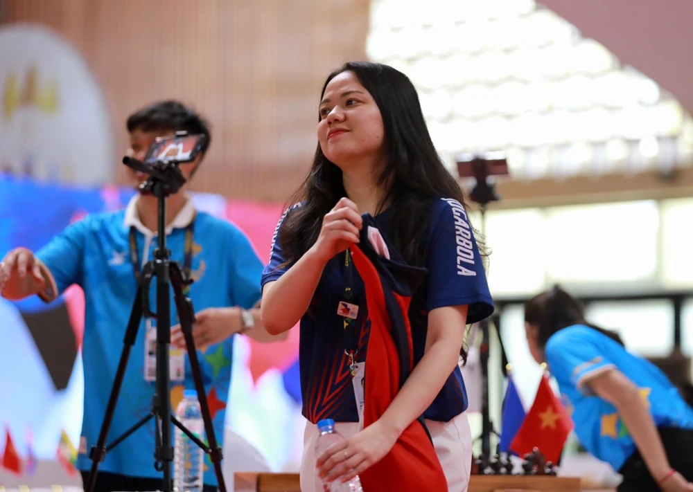 Hồng Nhung đã giành tấm HCV thứ hai cho cờ ouk chaktrang Việt Nam tại SEA Games 32. Ảnh: D.P