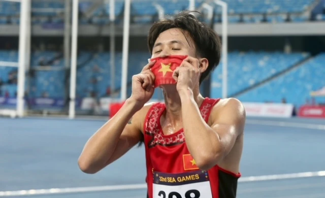 Nguyễn Trung Cường đã có chiến thắng tại SEA Games 32 và là tấm HCV thứ 7 của điền kinh Việt Nam. Ảnh: DŨNG PHƯƠNG