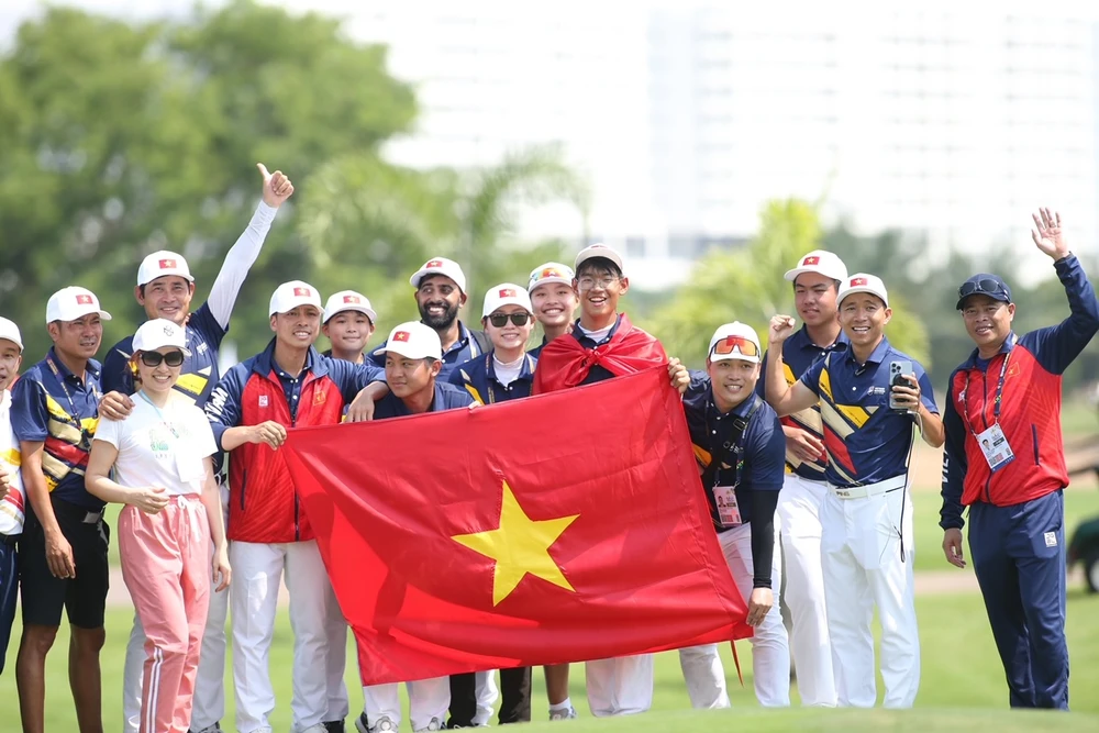 Đội golf Việt Nam đã có kỳ tích ở SEA Games 32 lần này. Ảnh: DŨNG PHƯƠNG
