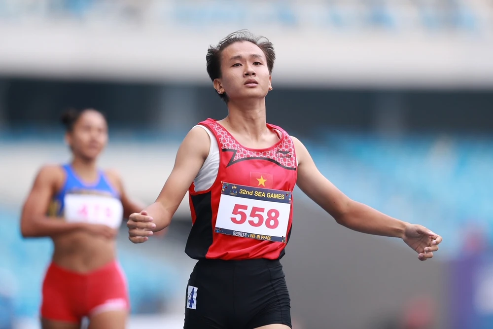 Nhi Yến đã có tấm HCĐ nội dung 100m nữ tại SEA Games 32. Ảnh: DŨNG PHƯƠNG