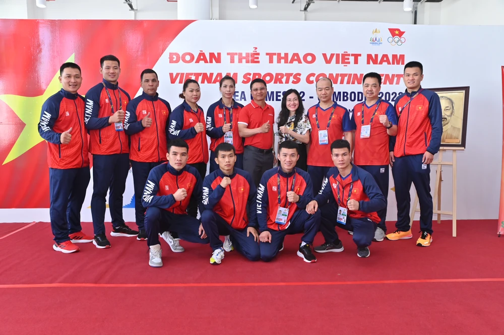 Đội boxing Việt Nam và Hà Thị Linh đã có những kết quả HCV đáng khen ngợi. Ảnh: QUỲNH MAI