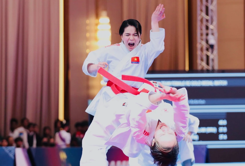 Sự dũng mãnh của các tuyển thủ karate Việt Nam đã tạo cảm hứng cho người hâm mộ tại SEA Games 32 vừa qua. Ảnh: DŨNG PHƯƠNG