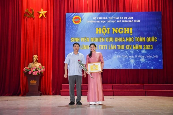 Cựu tuyển thủ Nguyễn Thị Ánh Viên tại Hội nghị. Ảnh: L.V.TÙNG