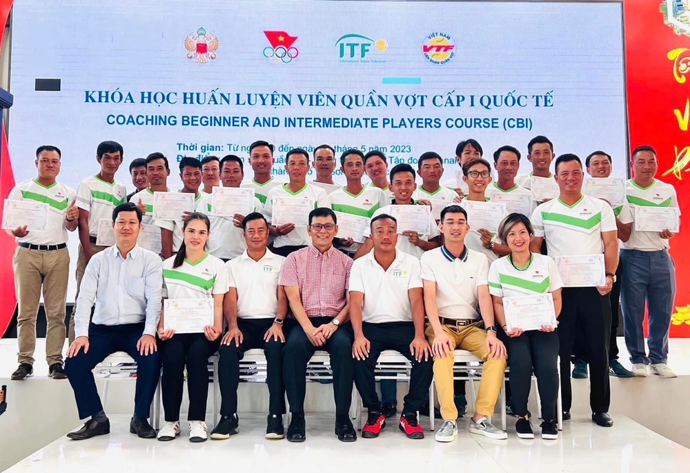 Liên đoàn quần vợt Việt Nam đã kết thúc khóa học HLV cấp 1 quốc tế năm 2023. Ảnh: VTF