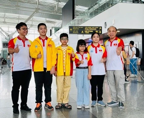 Đội cờ vua trẻ Việt Nam khi tham dự giải lần này ở Batumi. Ảnh: MINH THẮNG