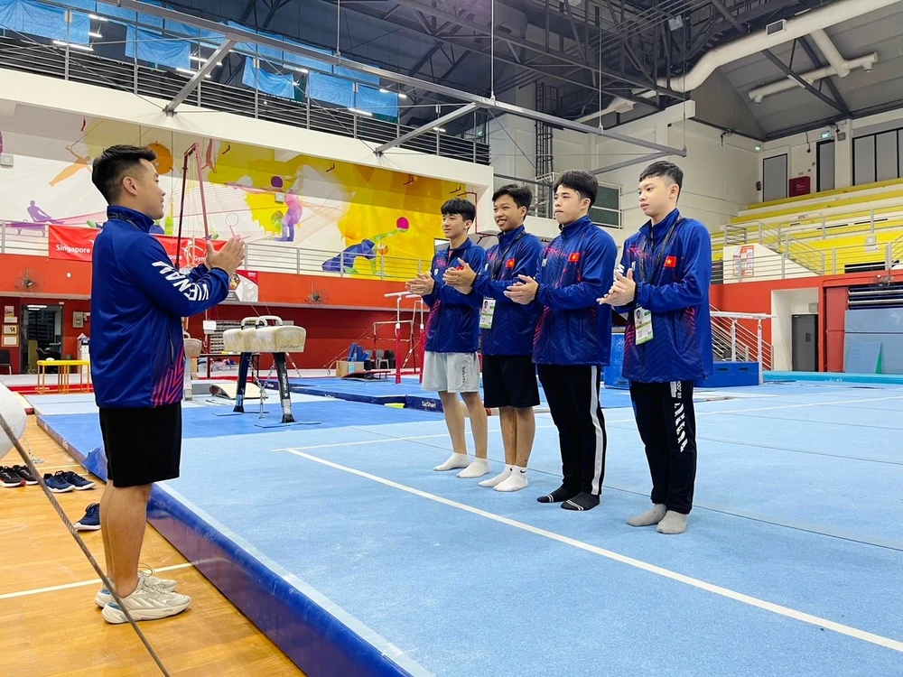Đội TDDC trẻ Việt Nam đang tập luyện tại Singapore và sẵn sàng bước vào thi đấu. Ảnh: VGF