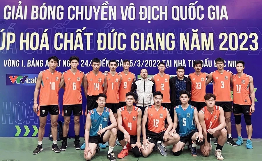 Cầu thủ Nguyễn Xuân Đức (4) được tập trung bổ sung vào đội tuyển bóng chuyền nam Việt Nam. Ảnh: BCHN