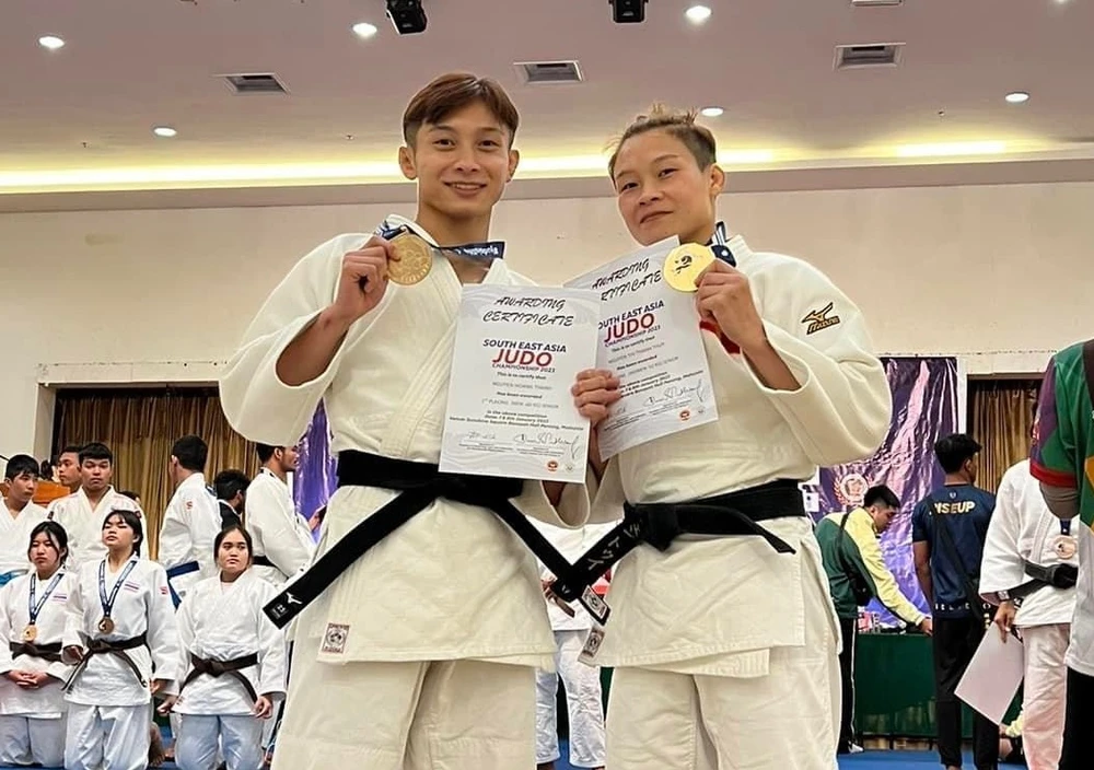 Thanh Thủy (phải) và em trai Hoàng Thành đã giành HCV tại giải vô địch Đông Nam Á 2023 trước khi dự SEA Games 32. Ảnh: MINH MINH