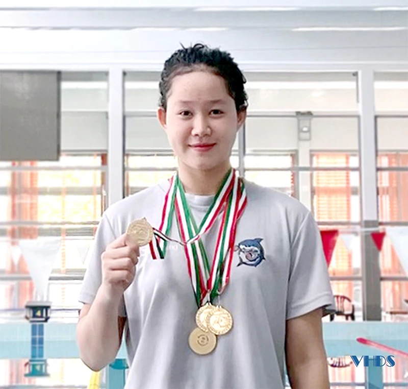 Phạm Thị Vân đang giành những huy chương quan trọng cho bơi Thanh Hóa tại giải. Ảnh: VASA