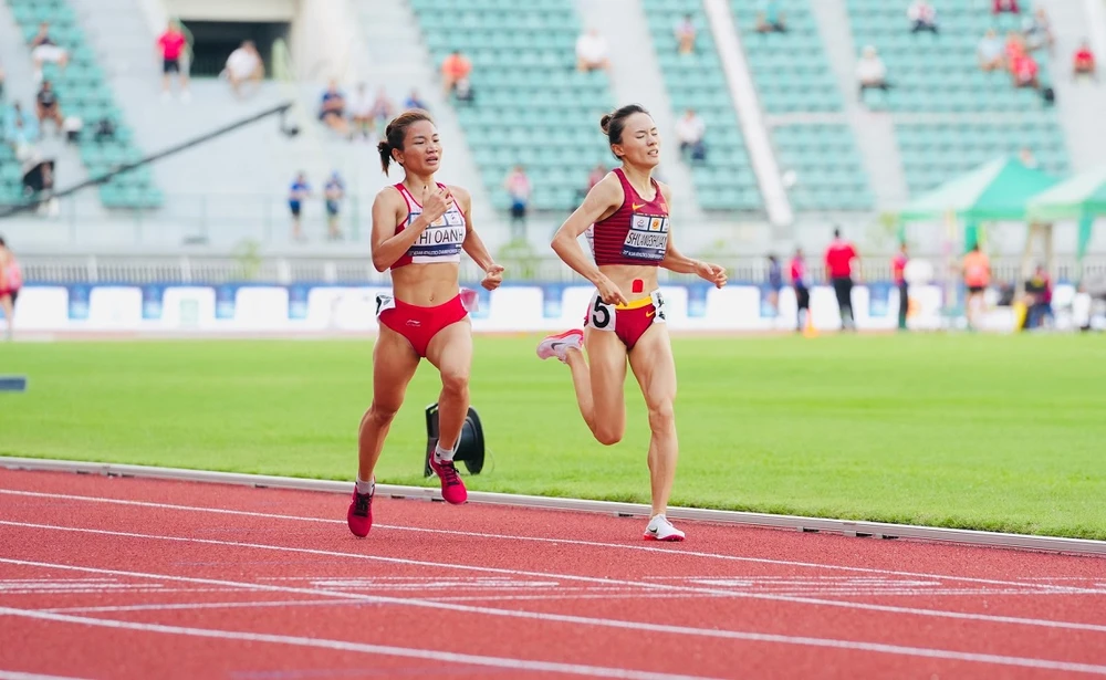 Nguyễn Thị Oanh thi đấu 1.500m tại giải điền kinh châu Á 2023 chưa thành công. Ảnh: MINH MINH