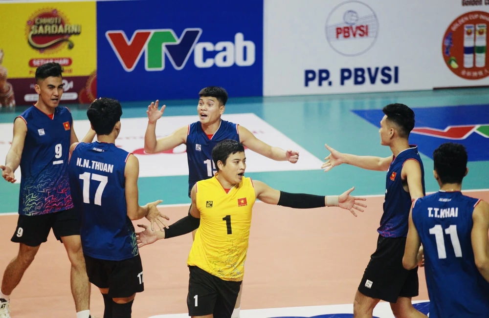 Đội tuyển bóng chuyền nam Việt Nam có vị trí hạng 3 tại vòng đầu của SEA V.League 2023. Ảnh: AVC