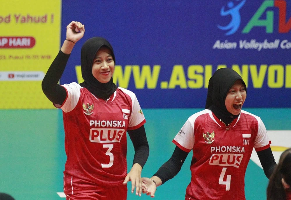 Megawati (3) là một trong những cầu thủ tốt nhất của bóng chuyền nữ Đông Nam Á lúc này nhưng cô không thể sang khoác áo đội Ngân hàng Công thương năm nay. Ảnh: AVC