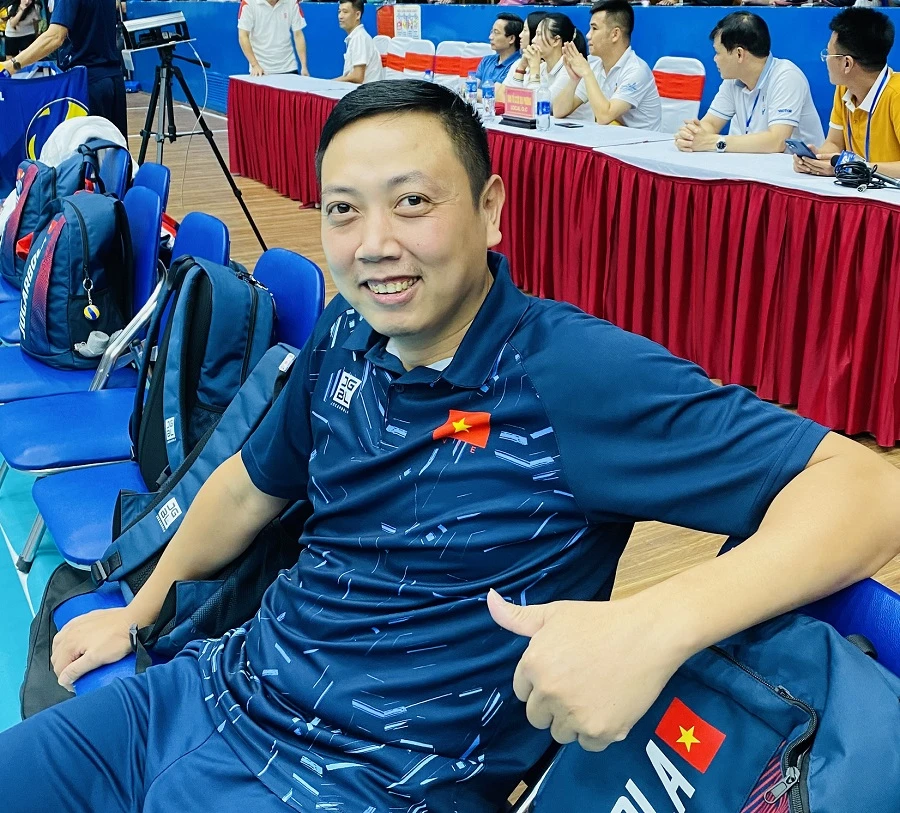 HLV trưởng đội tuyển bóng chuyền nữ Việt Nam - ông Nguyễn Trọng Linh sẽ dẫn dắt đội thi đấu tại lượt thứ hai SEA V.League 2023 ở Thái Lan. Ảnh: MINH MINH