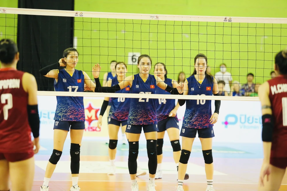 Cầu thủ đội tuyển bóng chuyền nữ Việt Nam đã nỗ lực ở chung kết nhưng chưa có được chiến thắng. Ảnh: SMM