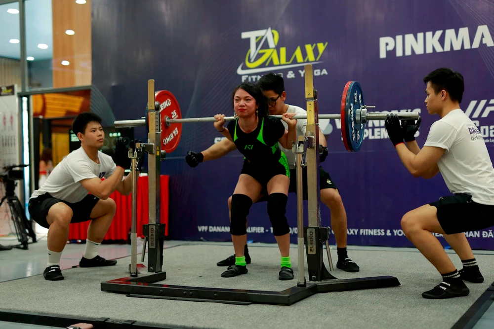 Lực sĩ Linda Lê đã có thành tích toàn năng trong lượt đấu tại Đà Nẵng. Ảnh: MINH MINH