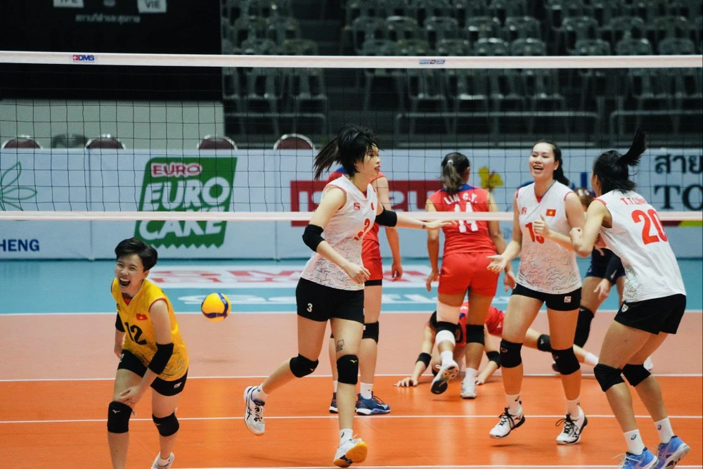 Đội tuyển bóng chuyền nữ Việt Nam có chiến thắng thứ 3 ở vòng bảng để xếp nhất. Ảnh: VFV
