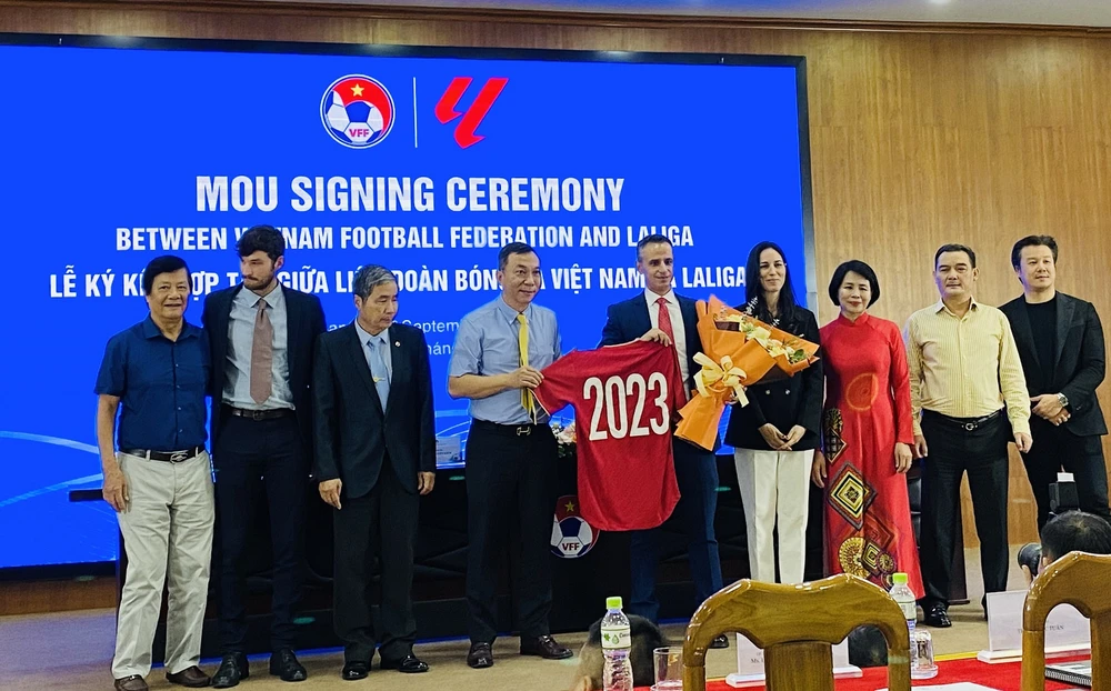 Liên đoàn bóng đá Việt Nam đã kí kết hợp tác với LaLiga tới năm 2026. Ảnh: MINH MINH