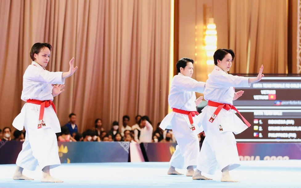 Võ sĩ kata nữ của karate Việt Nam đang có sự chuẩn bị kĩ lưỡng hướng tới dự ASIAD 19. Ảnh: DŨNG PHƯƠNG