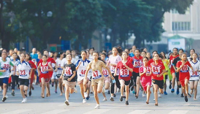 1.500 VĐV sẽ thi đấu giải chạy năm nay tại hồ Hoàn Kiếm vào sáng 30-9. Ảnh: MINH MINH