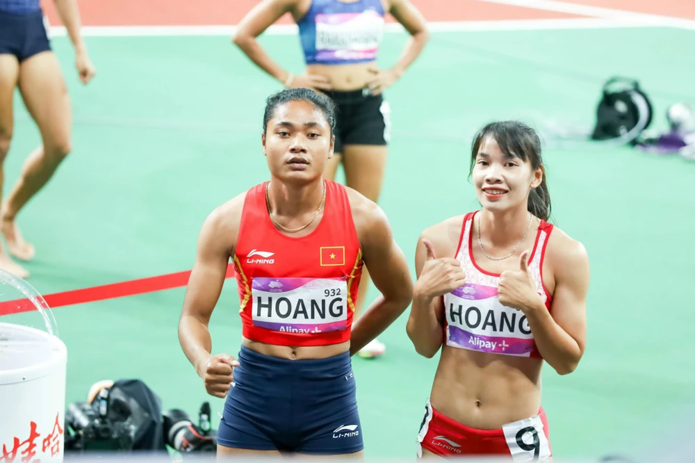 Minh Hạnh và Ánh Thục thi đấu chung kết 400m nữ tại ASIAD 19 lần này. Ảnh: LƯỢNG LƯỢNG